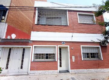 Frente · Espectacular Casa en Calle Humberto Primo Al 800 - Tres Dorm., Patio y Cochera