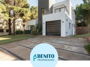 Casa de 6 ambientes, Costa Esmeralda · Casa en Venta en Costa Esmeralda.