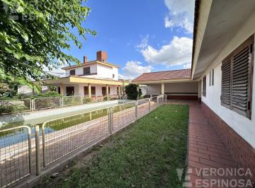 Casa · 230m² · 6 Ambientes · 10 Cocheras · Casa en Venta en Paso del Rey