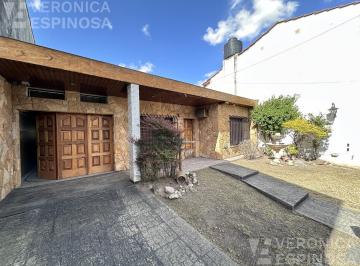 Casa · 164m² · 4 Ambientes · 3 Cocheras · Casa en Venta en Moron
