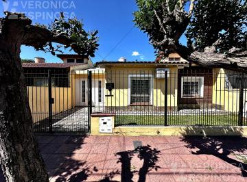 Casa · 142m² · 4 Ambientes · 2 Cocheras · Casa en Moron Sur