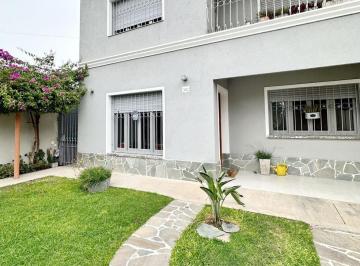 Casa · 142m² · 4 Ambientes · 1 Cochera · Casa en Moron Sur