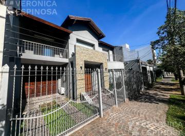 Casa · 336m² · 6 Ambientes · 1 Cochera · Casa Seis Ambientes Moron Sur Cochera Piscina