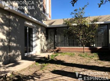 Casa · 220m² · 4 Ambientes · 2 Cocheras · Casa de Cuatro Ambientes en Venta, Haedo Sur.