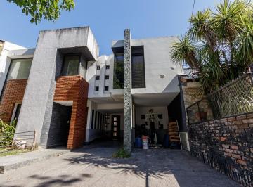 Casa · 212m² · 5 Ambientes · 3 Cocheras · Casa Venta 3 Dorm. Quincho Patio Lomas de Alberdi Rosario