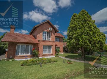 Casa · 198m² · 6 Ambientes · 3 Cocheras · Venta de Casa en Barrio Campos de Echeverría Canning