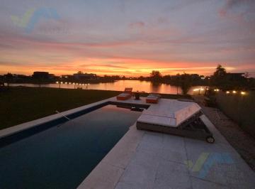 Casa · 180m² · 5 Ambientes · 2 Cocheras · Venta de Casa a La Laguna con Pileta - San Sebastian
