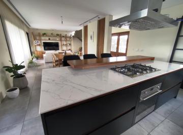 Casa de 4 ambientes, Pilar · Alquiler de Casa de Categoría Amoblada en Santa Lucía Pilar del Este