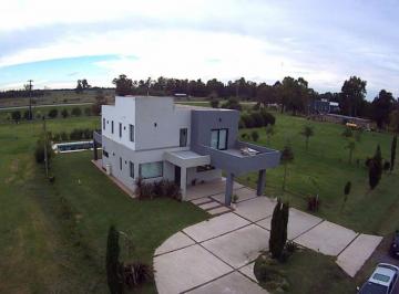 Casa de 6 ambientes, San Vicente · Casa de 240 m² + Pileta y Jardin! Consulta Financiación!