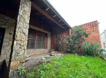 PH · 85m² · 3 Ambientes · PH de Tres Ambientes a La Venta en Wilde