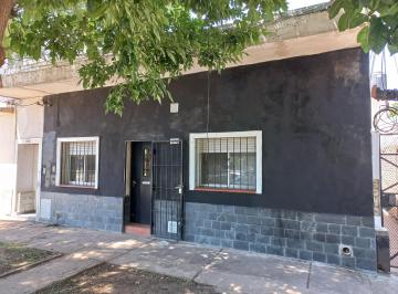 Casa de 5 ambientes, Rosario · Amplia y Sólida Casa Al Frente 2 Dormit - Patio - 2 Baños - Bº Parque