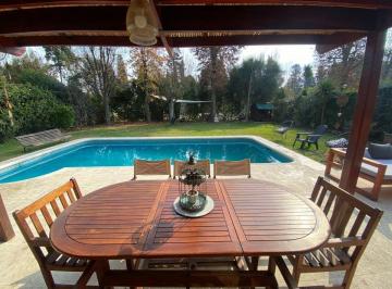 Casa · 193m² · 6 Ambientes · 1 Cochera · Casa en Venta en La Martona Canning
