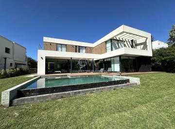 Casa · 400m² · 5 Ambientes · 2 Cocheras · Casa en Alquiler Temporal en Rumenco