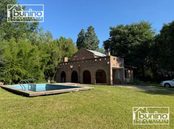 Casa · 180m² · 8 Ambientes · 1 Cochera · Alquiler Permanente en Ibarlucea - 4 Dorm.