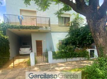 Casa · 150m² · 5 Ambientes · 2 Cocheras · Casa Chalet en Venta en Castelar, Morón, G. B. a. Zona Oeste