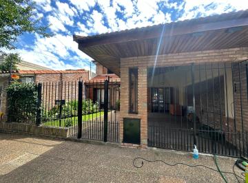 Casa de 5 ambientes, Vicente López · Olivos Chalet en Venta 5 Amb C/piscina Cca Estacion Tren Mitre