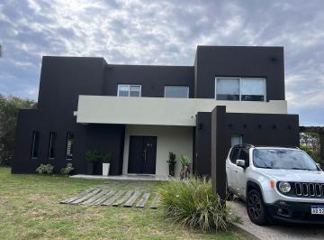 Casa · 275m² · 6 Ambientes · 4 Cocheras · Oportunidad Sobre Lote 1059 m²