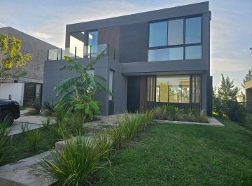 Casa · 260m² · 5 Ambientes · 4 Cocheras · A Estrenar. Vista Al Arroyo Barrio Carpinchos Nordelta