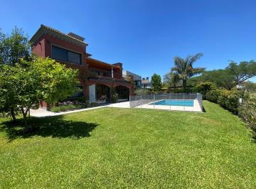 Casa · 396m² · 8 Ambientes · 2 Cocheras · Casa Chalet en Venta en Santa Barbara, Tigre, G. B. a. Zona Norte