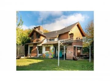Casa · 240m² · 4 Dormitorios · 4 Cocheras · Casa en Casco de Moreno Apta Credito!