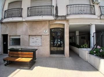 Departamento · 235m² · 6 Ambientes · 1 Cochera · Departamento en Venta. Tres Dorm., Balcón Cochera. a Reciclar. Oportunidad