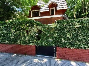 Casa · 180m² · 5 Ambientes · 2 Cocheras · Hermosa Casa en Barrio Inglés de Temperley