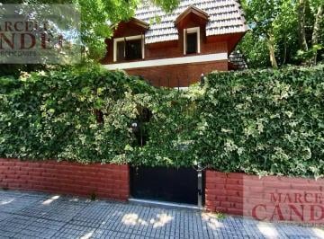 Casa · 180m² · 5 Ambientes · 2 Cocheras · Venta de Casa en 5 Ambientes en Temperley Barrio Ingles 4 Dorm.
