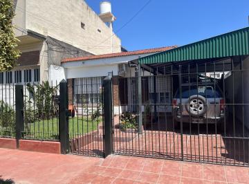 Casa · 70m² · 3 Ambientes · 1 Cochera · Casa en Hermoso Barrio de Belén de Escobar