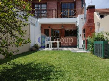 Casa · 130m² · 4 Ambientes · 1 Cochera · Dúplex en Venta en Hurlingham, Impecable