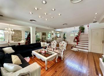 Casa · 302m² · 7 Ambientes · 1 Cochera · Casa 7 Ambientes con Pileta en Venta en Saint Thomas Sur