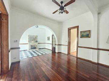 Casa · 250m² · 8 Ambientes · 1 Cochera · Casa en Venta - Lote Propio con Jardines y Terraza - Maza 1600 - Boedo