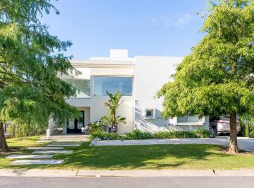 Casa · 280m² · 5 Ambientes · 1 Cochera · Casa en Venta en Ayres Plaza de 5 Amb