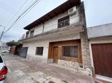 Casa · 219m² · 4 Ambientes · Casa en Venta