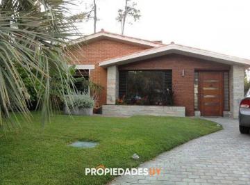Foto1 · Chalet en Playa Mansa - 4 Dorm. con Piscina Climatizada.