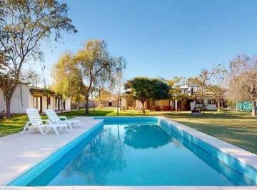 Casa · 300m² · 6 Ambientes · 2 Cocheras · Casa en Venta en Arana, La Plata, G. B. a. Zona Sur