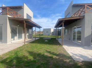 Casa de 3 ambientes, Mar Chiquita · Venta Complejo de 4 Cabañas a Estrenar en Mar de Cobo, Parque Lago