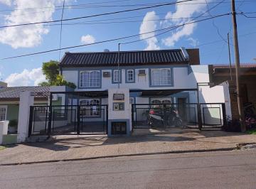 Casa · 81m² · 5 Ambientes · Duplex Céntrico de 2 Dorm. con Patio Pequeño! Magnífica Ubicación! Sarmiento E/rivadavia y Cún