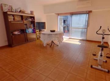 PH · 80m² · 4 Ambientes · PH en Venta - 2 Dorm. 1 Baño - 55 m² - Bernal Este