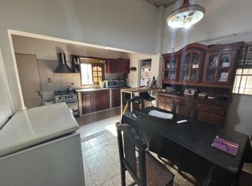 Casa · 126m² · 6 Ambientes · 1 Cochera · Casa en Venta - 4 Dorm. 2 Baños - 688 m² - La Plata