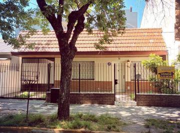 Casa de 5 ambientes, Esteban Echeverría · Venta Monte Grande Casa Centrica de 3 Dorm. 2 Baños C/ Cochera y Patio