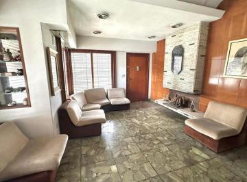 Casa · 210m² · 7 Ambientes · 2 Cocheras · Casa de 7 Ambientes en Esquina con Cochera en Quilmes Oeste