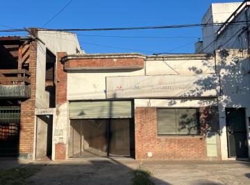 Bodega-Galpón de 8 ambientes, Rosario · Permuta/venta Galpon con Departamentos