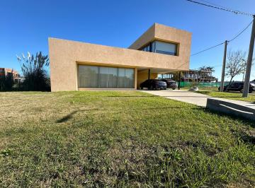 Casa · 200m² · 3 Ambientes · Casa en Venta City Bell