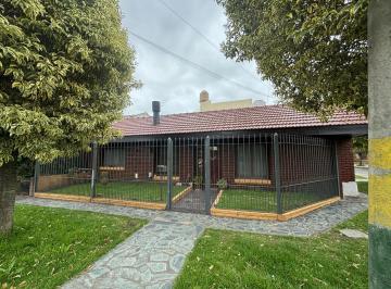 Casa de 3 ambientes, Mar del Plata · Chalet en Venta de 2 Dorm. C/ Cochera en Los Pinares