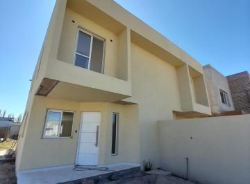 PH · 97m² · 3 Ambientes · 1 Cochera · Vende Dúplex 2 Dorm., B. Los Cerezos II, Plottier
