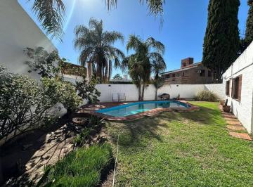 Casa · 400m² · 6 Ambientes · 3 Cocheras · Venta de Casa en Villa Belgrano Sobre Nepper Apta Credito
