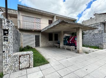 Casa de 4 ambientes, Quilmes · Oportunidad a Refaccionar Duplex 4 Ambientes con Cochera y Patio en Venta