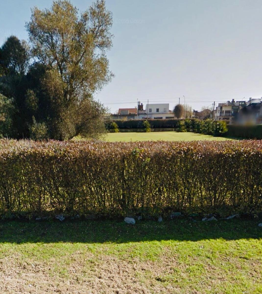 Lote de 7500m² sobre Av. Arturo Alió, ideal para emprendimiento