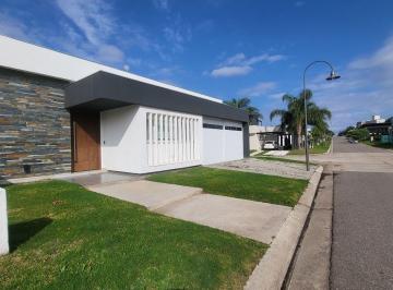 Casa · 211m² · 5 Ambientes · 2 Cocheras · Casa en Venta en Las Cañitas Barrio Privado de 3 Dorm. con Pileta
