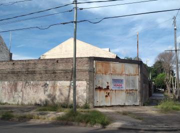 Terreno , Tres de Febrero · Lote Sobre Esquina con Galpon.